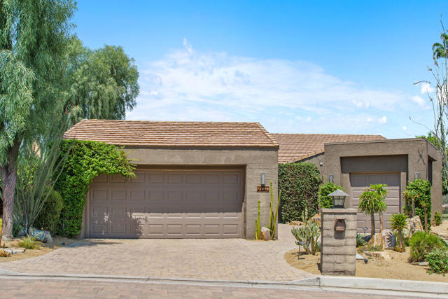 73698 Irontree Drive, Palm Desert CA: https://media.crmls.org/mediaz/6ccf2e1c-efa2-497b-ac6d-8e56168063e6.jpg
