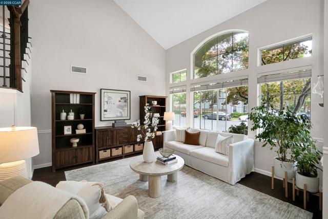 405 Triomphe Ct, Danville CA: https://media.crmls.org/mediaz/6ccf3f51-d0f1-4925-9409-8f1c1d9b3a68.jpg