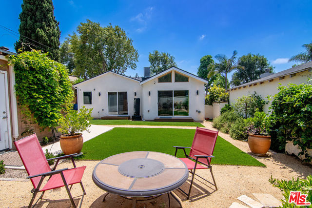 441 W Ellis Avenue, Inglewood CA: https://media.crmls.org/mediaz/6ccf4bbb-fb34-4030-a0a2-d8addf4a4f3f.jpg