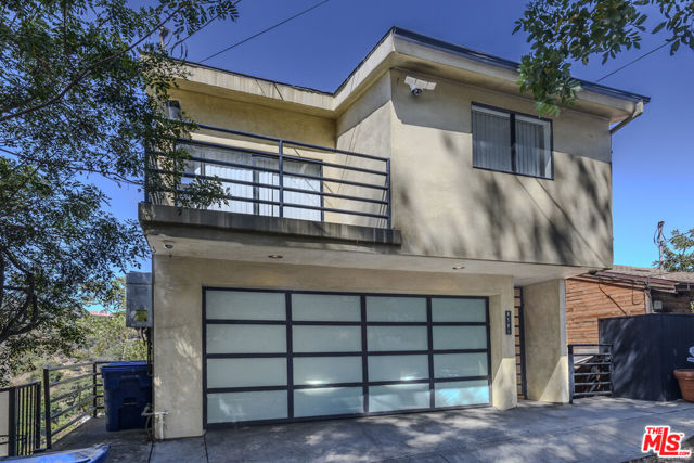 8581 Cole Crest Drive, Los Angeles CA: https://media.crmls.org/mediaz/6cd080f4-ba54-48f4-8c3f-34e3b8eadfe9.jpg