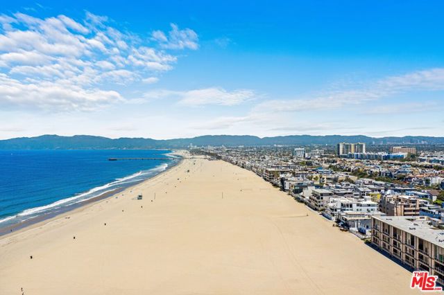 2108 Neilson Way, Santa Monica CA: https://media.crmls.org/mediaz/6cd0c9da-eab7-446a-811d-440099ea0557.jpg