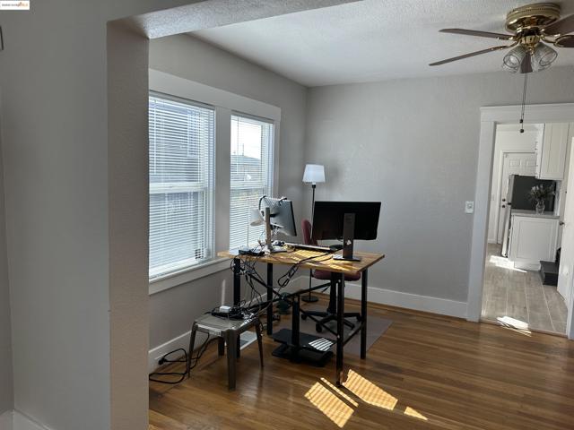 1937 87th Avenue, Oakland CA: https://media.crmls.org/mediaz/6cd1650c-4434-4614-ab08-af89b27096f8.jpg