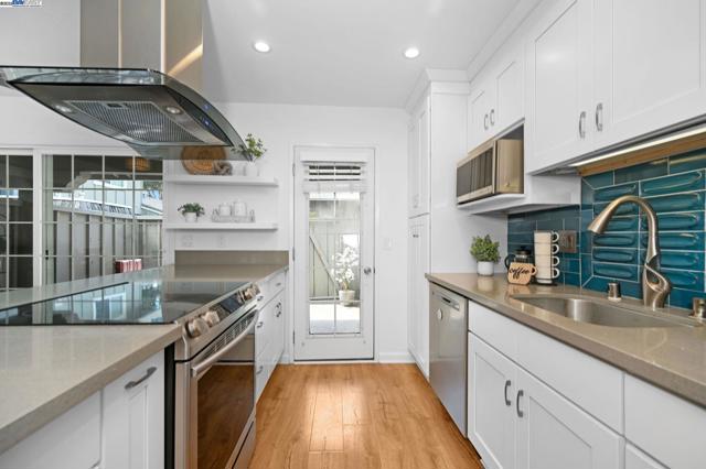 2812 Bollinger Canyon Rd, San Ramon CA: https://media.crmls.org/mediaz/6cd189bf-4432-4506-a172-4b3d9f724d3a.jpg