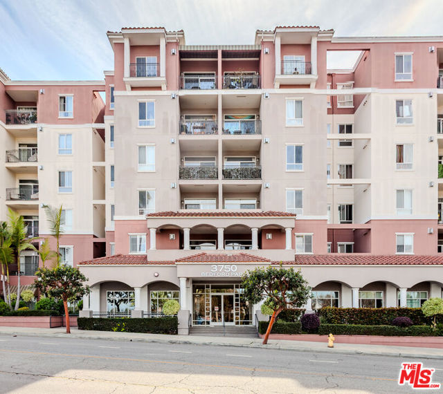 3750 Santa Rosalia Drive, Los Angeles CA: https://media.crmls.org/mediaz/6cd1e6b8-5b61-4f76-9b90-5d4e429d38d3.jpg