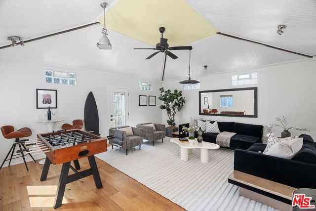 3627 Veteran Avenue, Los Angeles CA: https://media.crmls.org/mediaz/6cd23e6a-70f3-4085-a651-dab3f8928f55.jpg