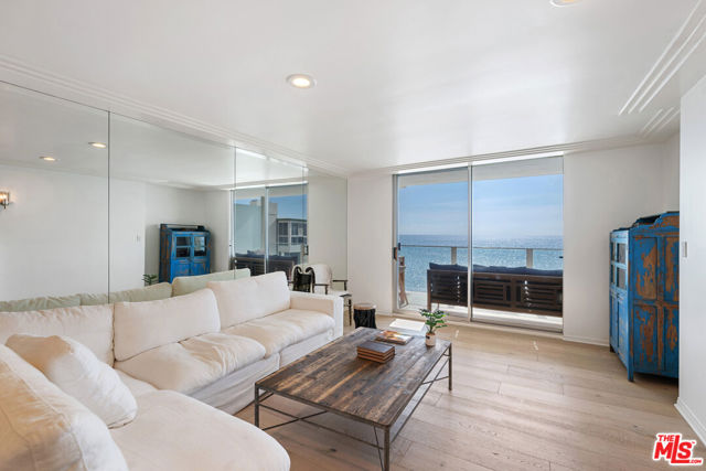 22548 Pacific Coast Highway, Malibu CA: https://media.crmls.org/mediaz/6cd30203-1a1f-400f-941c-9b47f955061e.jpg