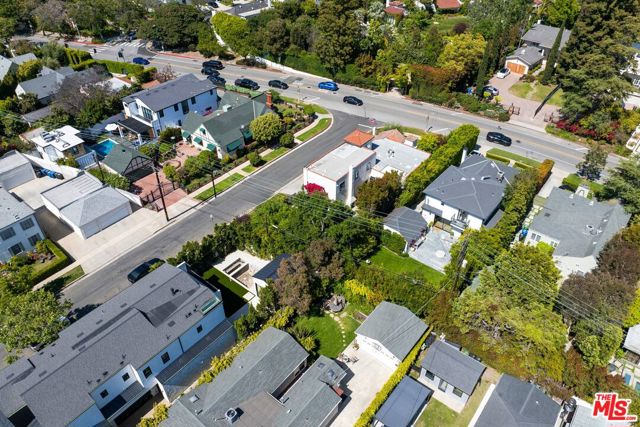 403 S Bundy Drive, Los Angeles CA: https://media.crmls.org/mediaz/6cd32520-78ff-4e3d-8254-f22d8ff7e602.jpg