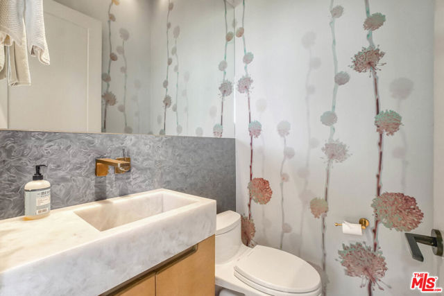 9152 Janice Place, Beverly Hills CA: https://media.crmls.org/mediaz/6cd32f5e-8ae0-49e0-bf5c-fdbe46b08fe6.jpg