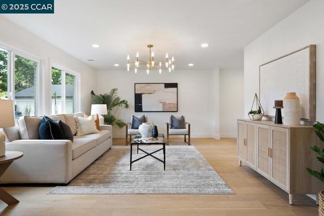374 James Bowie Ct, Alamo CA: https://media.crmls.org/mediaz/6cd3d85d-8708-4f45-b839-bc58c08a163a.jpg