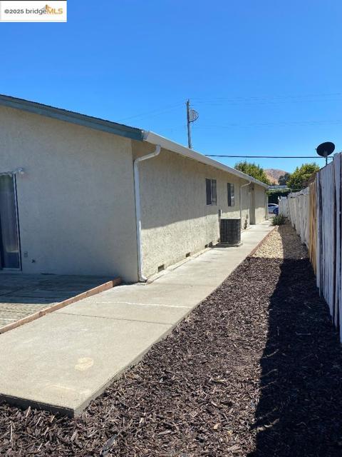 137 El Dorado Dr, Pittsburg CA: https://media.crmls.org/mediaz/6cd3dd31-2cc3-4404-869e-788d2133cb67.jpg