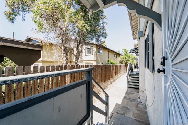 4847 Parks Ave, La Mesa CA: https://media.crmls.org/mediaz/6cd572c9-653d-4c4b-a356-8005576dd369.jpg
