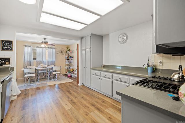 1565 Chestnut Avenue, Carlsbad CA: https://media.crmls.org/mediaz/6cd5941f-3b64-489b-9f4d-ba3d79e52008.jpg