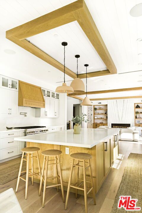 6310 Mirror Lake Drive, Los Angeles CA: https://media.crmls.org/mediaz/6cd67234-ed00-4428-b773-d52bf39601d1.jpg