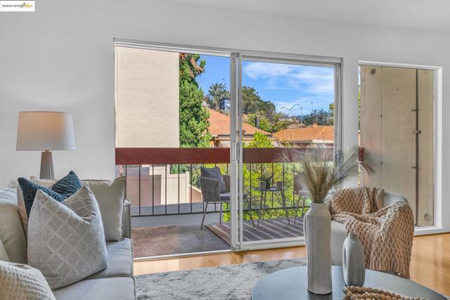 288 Whitmore St, Oakland CA: https://media.crmls.org/mediaz/6cd6be15-437d-4d62-b610-48101cf7c719.jpg