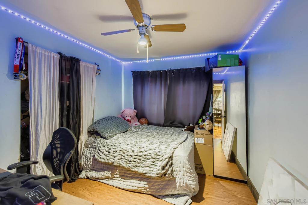 https://media.crmls.org/mediaz/6cd70ca1-676e-4716-8d8d-30d533e048eb.jpg?preset=X-Large