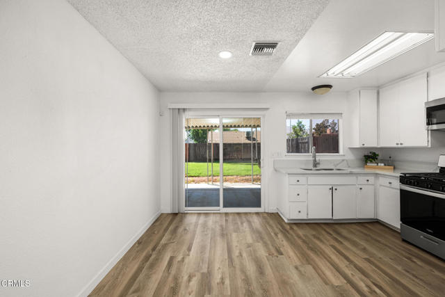 Detail Gallery Image 4 of 25 For 11841 Davis St, Moreno Valley,  CA 92557 - 4 Beds | 2 Baths