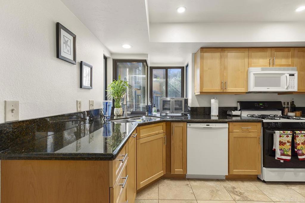 4009 Layang Layang Circle - photo 8