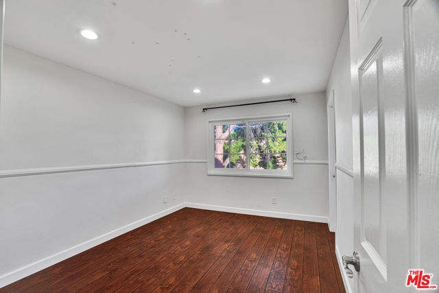 11158 Newcastle Avenue, Granada Hills CA: https://media.crmls.org/mediaz/6cd86b36-7818-40c7-b372-fb1cd7be6fe6.jpg