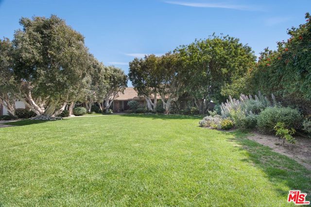29008 Cliffside Drive, Malibu CA: https://media.crmls.org/mediaz/6cd886af-bbbb-4aab-baac-fcb3935dee43.jpg