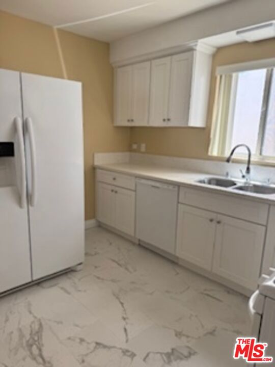 343 S Elm Drive, Beverly Hills CA: https://media.crmls.org/mediaz/6cd8b53b-d959-4af0-9963-250df0dc9973.jpg