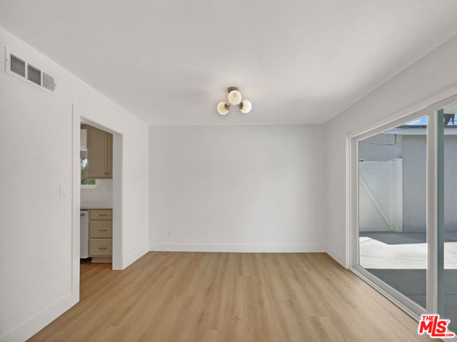 10011 Odessa Avenue, North Hills CA: https://media.crmls.org/mediaz/6cd9ac50-9533-4d61-b754-30afe9581438.jpg