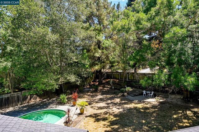 35 Alta Sierra Pl, Alamo CA: https://media.crmls.org/mediaz/6cd9e104-c107-4c5d-89ae-2b5b7ce1f82c.jpg
