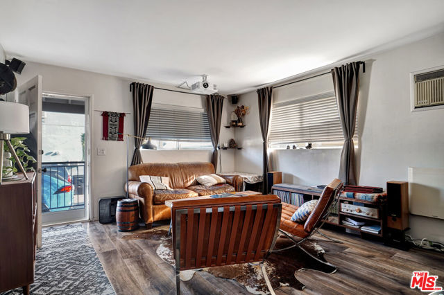 901 Rosemont Avenue, Los Angeles CA: https://media.crmls.org/mediaz/6cda2bfd-139a-4fa7-96d4-65c13a63a3db.jpg