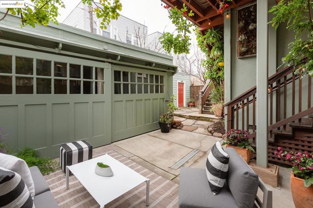 479 41st St, Oakland CA: https://media.crmls.org/mediaz/6cda3754-c19c-4acd-9b59-56279bb78060.jpg