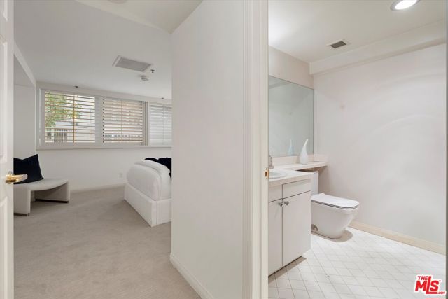 10724 Wilshire Boulevard, Los Angeles CA: https://media.crmls.org/mediaz/6cda5f39-f7c6-4af6-9673-fb7ff7cf4e11.jpg