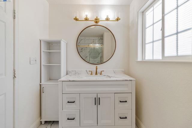 2940 Somerset Ave, Castro Valley CA: https://media.crmls.org/mediaz/6cda6019-4c85-441f-92f8-6de942dc1a5e.jpg
