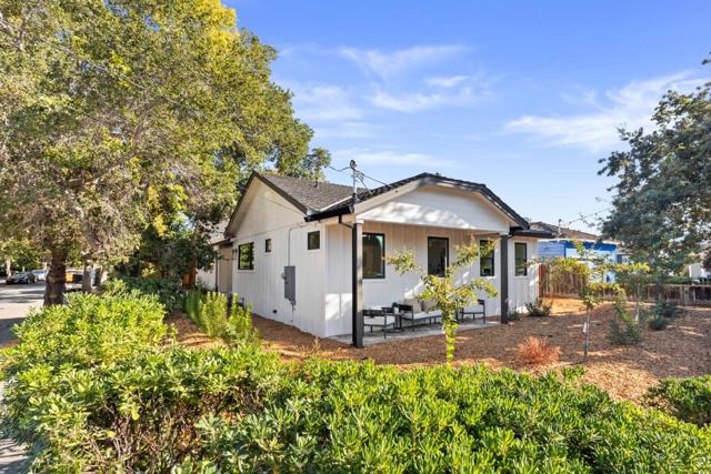 620 Iris Street, Redwood City CA: https://media.crmls.org/mediaz/6cda9158-fadb-460b-986a-e9e4f79f4834.jpg