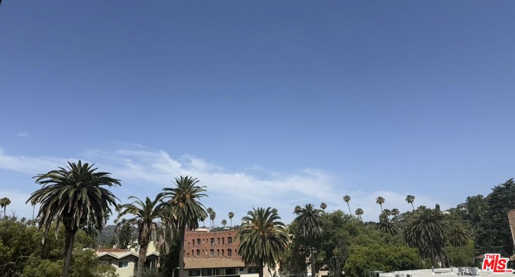 https://media.crmls.org/mediaz/6cdad713-069d-4c0d-a8e2-b904677535e0.jpg?preset=X-Large