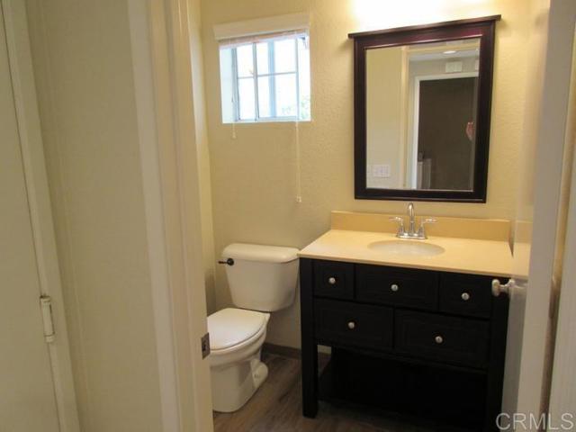 Detail Gallery Image 8 of 17 For 4665 Los Alamos Way #C,  Oceanside,  CA 92057 - 3 Beds | 2/1 Baths