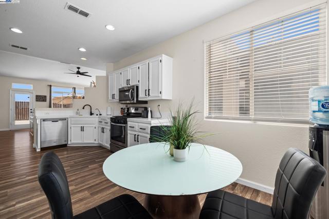 762 Rubier Way, Rio Vista CA: https://media.crmls.org/mediaz/6cdbbd11-b34c-45bc-8743-b424ad694065.jpg