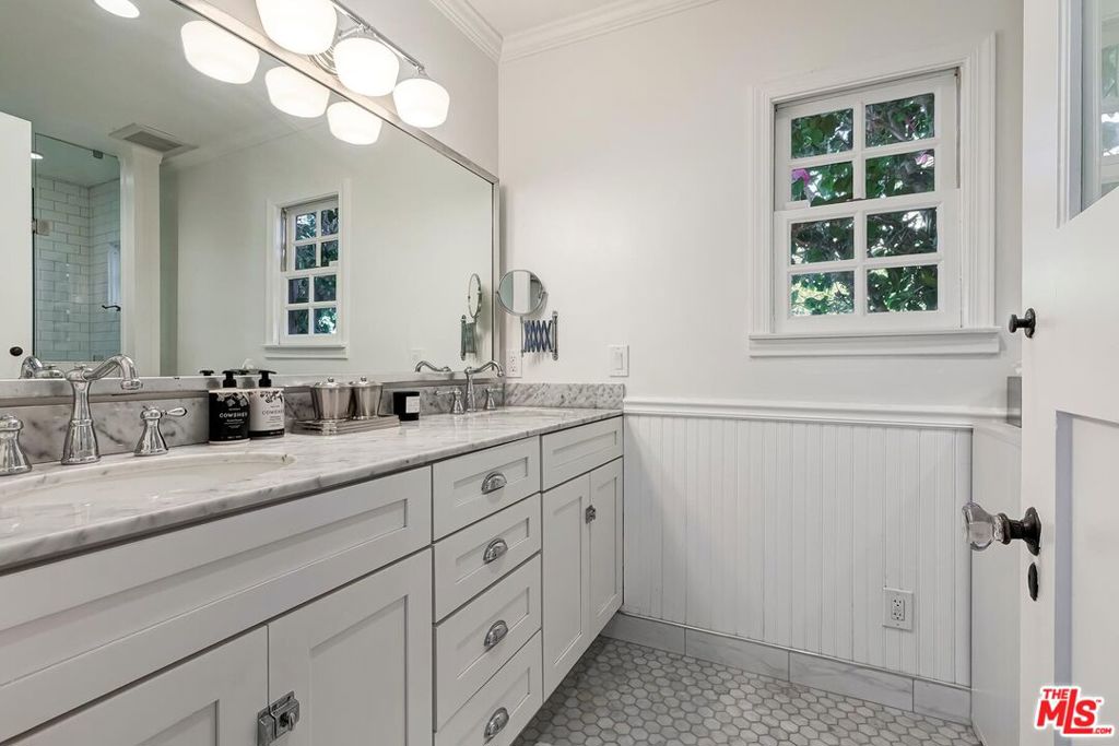 3983 Sunswept DriveStudio City img 17