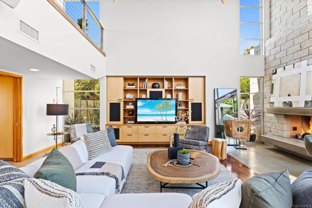 5259 Pacifica Dr, San Diego CA: https://media.crmls.org/mediaz/6cdc3b7c-2193-4113-a6e8-6c81eacdcc81.jpg