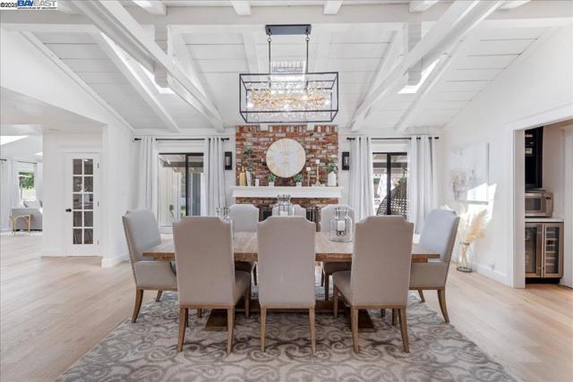 325 Crest Ave, Alamo CA: https://media.crmls.org/mediaz/6cdc7d1f-b6c1-47ba-8391-567e8239d535.jpg