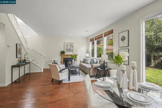 120 Woodcrest Dr, San Ramon CA: https://media.crmls.org/mediaz/6cdc7f0d-1ff4-4675-b1e8-1493519f22ee.jpg