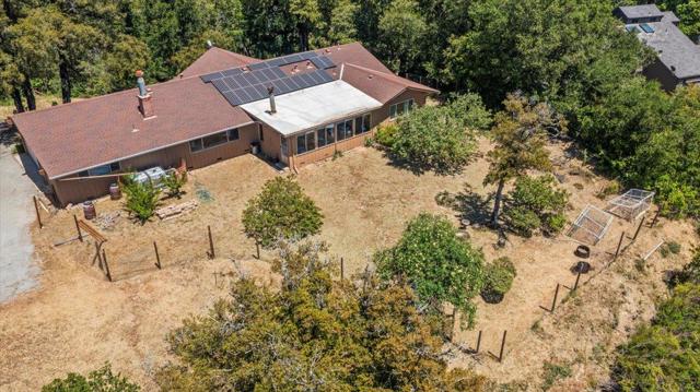 18584 Favre Ridge Road, Los Gatos CA: https://media.crmls.org/mediaz/6cdc8555-64e3-4ae2-be72-5765751a3dd1.jpg