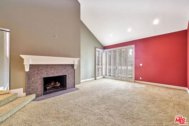 13078 Mindanao Way, Marina del Rey CA: https://media.crmls.org/mediaz/6cdccdd5-a23e-4586-a75a-fb9ab57fe00e.jpg