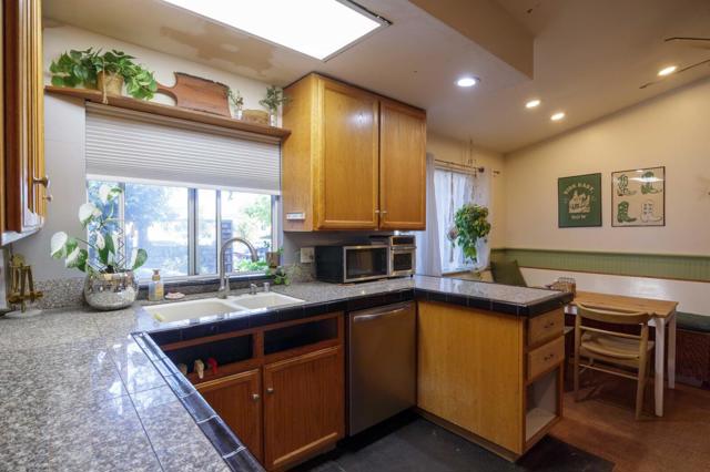 8421 Wayland Lane, Gilroy CA: https://media.crmls.org/mediaz/6cdcd1c2-fd85-46c4-baea-c5a6cd8baf10.jpg