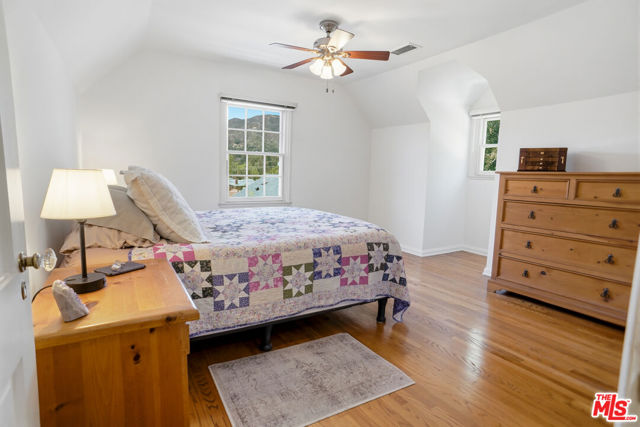 1816 Rosita Drive, Glendale CA: https://media.crmls.org/mediaz/6cdce913-5b9c-4aa2-8778-50b7628b803c.jpg