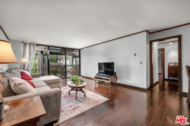 7765 W 91st Street, Playa del Rey CA: https://media.crmls.org/mediaz/6cde1344-7c4c-4a86-b43c-52c49b30cf34.jpg