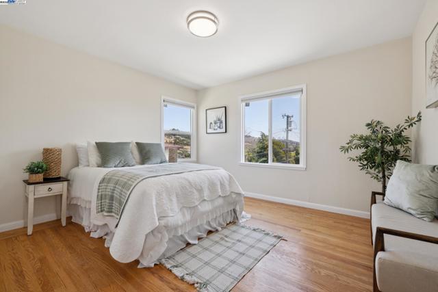 2643 99Th Ave, Oakland CA: https://media.crmls.org/mediaz/6cde4119-2c54-4cd1-a53c-02fc46746bf6.jpg