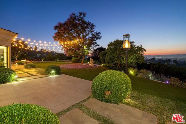 3396 Stone Ridge Lane, Los Angeles CA: https://media.crmls.org/mediaz/6cde6bdd-afc6-4b6e-9cba-bd2f7d894e9b.jpg