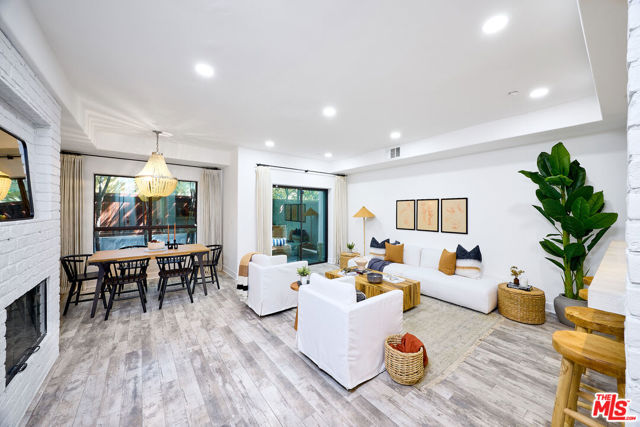 2121 Virginia Avenue, Santa Monica CA: https://media.crmls.org/mediaz/6cde922b-323c-41b6-8c75-a34a5390ba60.jpg