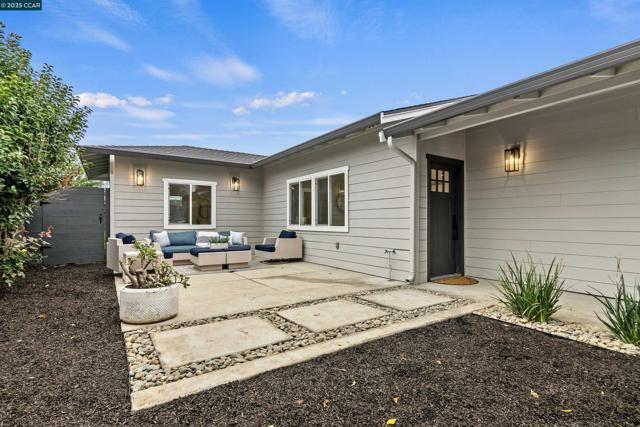 330 Warren Way, Pittsburg CA: https://media.crmls.org/mediaz/6cdeabfb-a1bd-4d63-9d75-1a69bd8e2e54.jpg