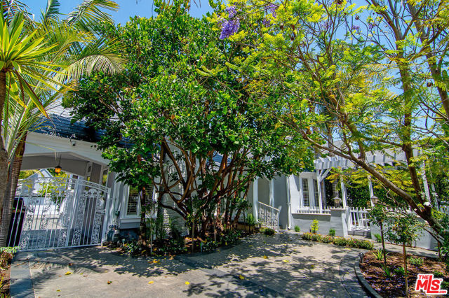 1067 Hi Point Street, Los Angeles CA: https://media.crmls.org/mediaz/6cdeb24b-77b3-40b0-b868-64d615d39c20.jpg