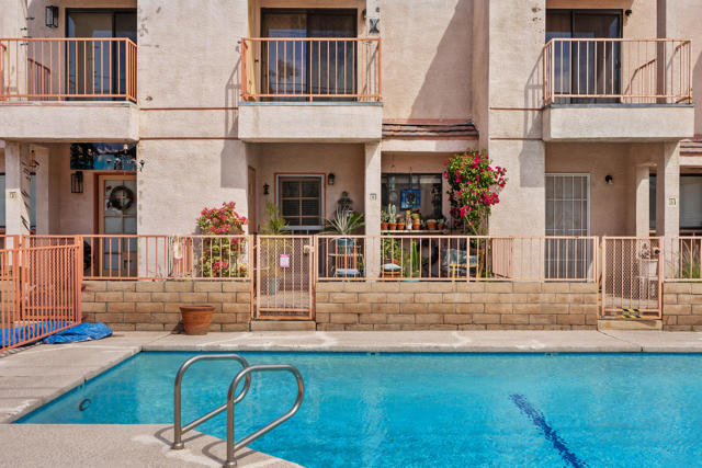 401 E Vista Chino, Palm Springs CA: https://media.crmls.org/mediaz/6cdecb06-d44e-4cf1-8ad0-4d5031bf0bc8.jpg