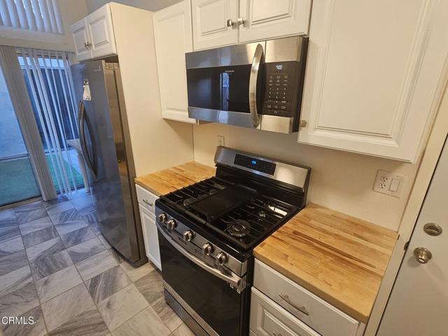 11643 Luanda Street, Lakeview Terrace CA: https://media.crmls.org/mediaz/6cdf0e00-26eb-4055-be2b-9b78d2926618.jpg